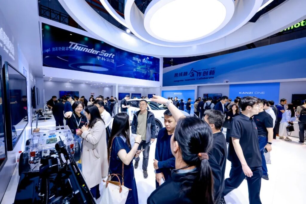 中科創達攜手瑞薩!輕量級ZCU虛擬化平臺亮相上海車展插圖2 中科創達攜手瑞薩!輕量級ZCU虛擬化平臺亮相上海車展插圖2